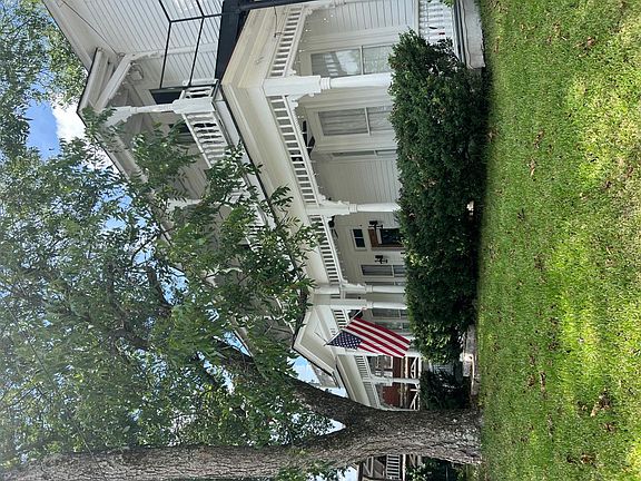 3rd image of 401 Bradley St #2