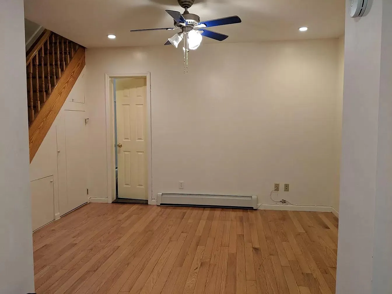 2 bed, 1.5 bath, 800 sqft, $2,200 — Photo 2