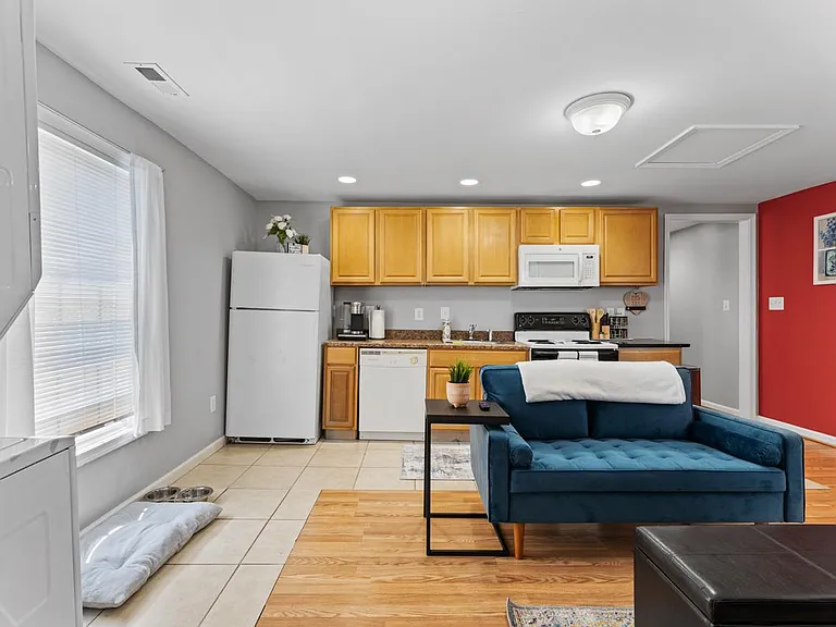 915 Lafayette Blvd #B — Photo 9