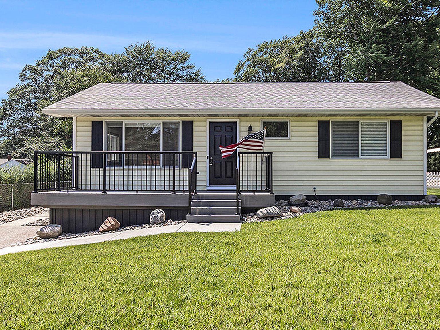 1021 N Robert St, Ludington, MI 49431 MLS 23025727 Zillow