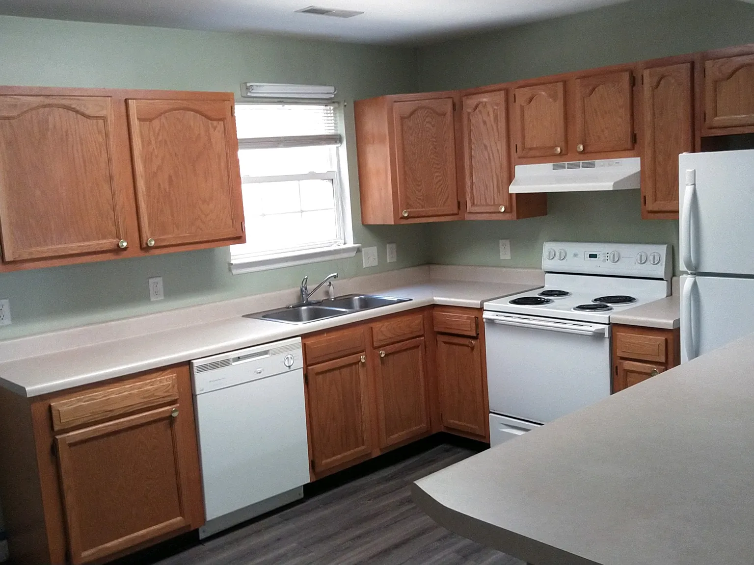 2 bed, 1.5 bath, 900 sqft, $1,050 — Photo 3