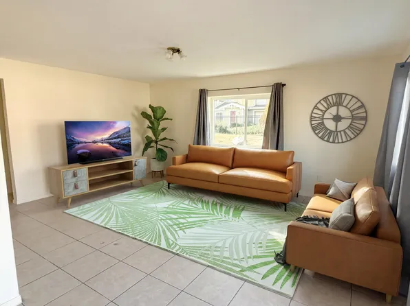 726 Mission Grove Pl, Escondido, CA 92025