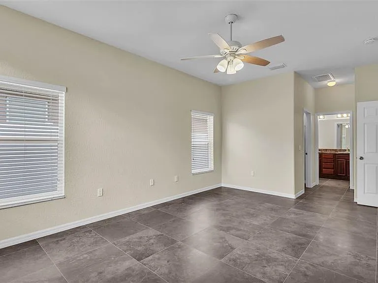 2889 Seymore St — Photo 10