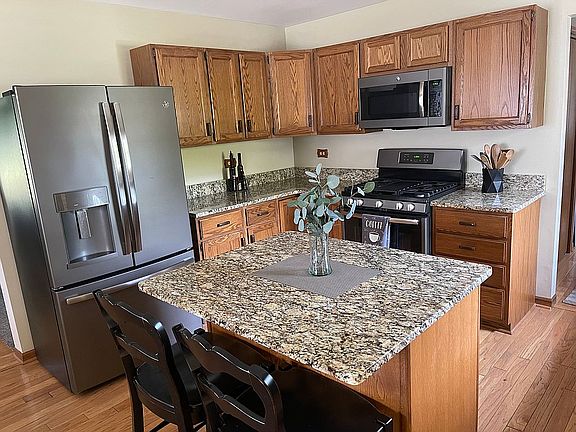5th image of 2710 Wood Dr