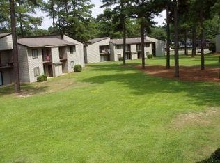 931 Applewood Ln, Fayetteville, NC 28303