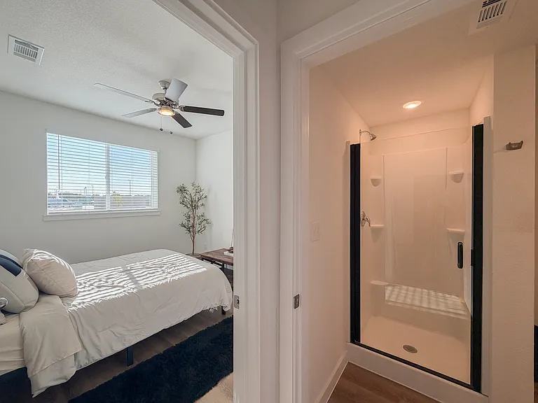 Beyond The Bend Apartments — Photo 43