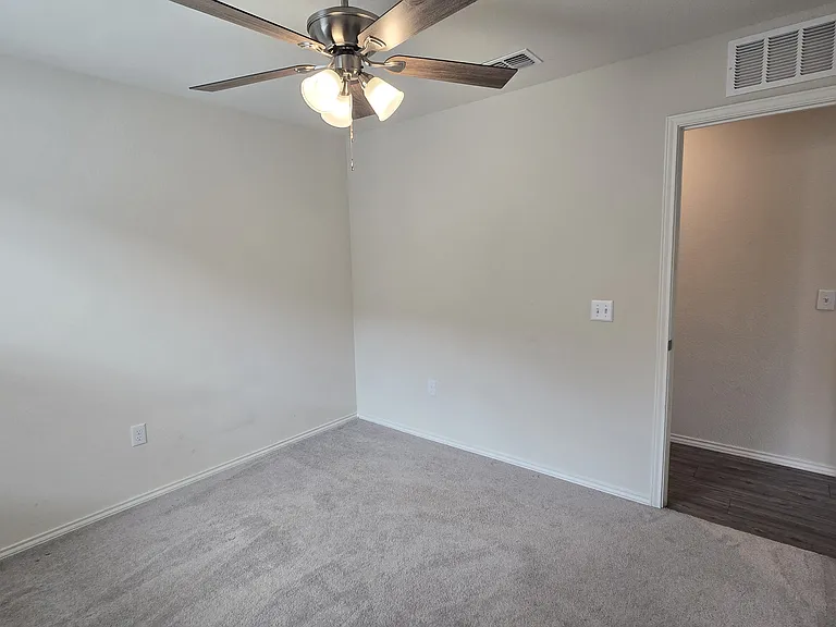 1121 Waggoner Dr — Photo 19
