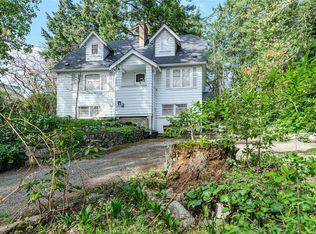 1254 Burnside Rd W, Saanich, BC V8Z1N8