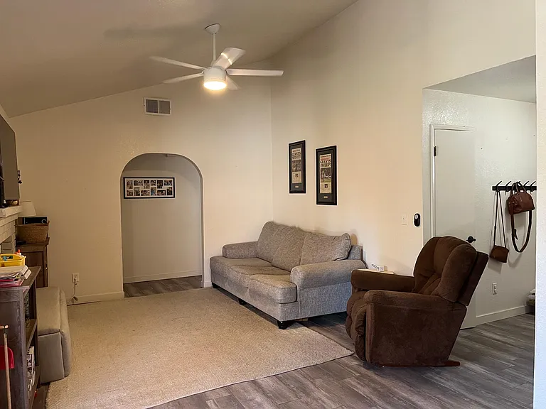 205 Lilac Ave — Photo 8