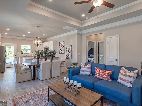 4th image of 157 Red Oak Ln