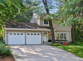 1430 Kerry Cir NE, Fridley, MN 55432