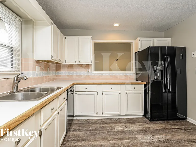 137 Carrisbrooke Ln — Photo 10