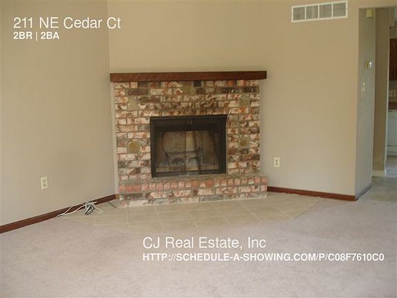 2nd image of 211 NE Cedar Ct