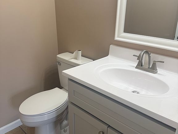 3rd image of 1512 Main St E #B