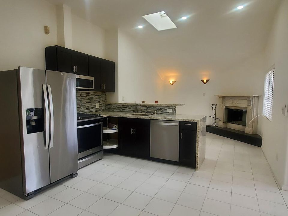 1st image of 5912 Yarmouth Ave #5912
