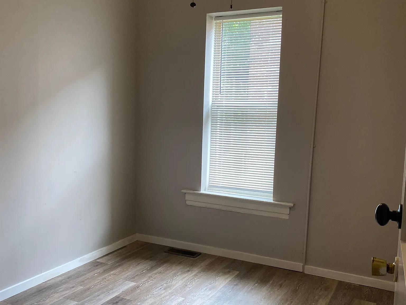 4641 Washington Ave — Photo 2
