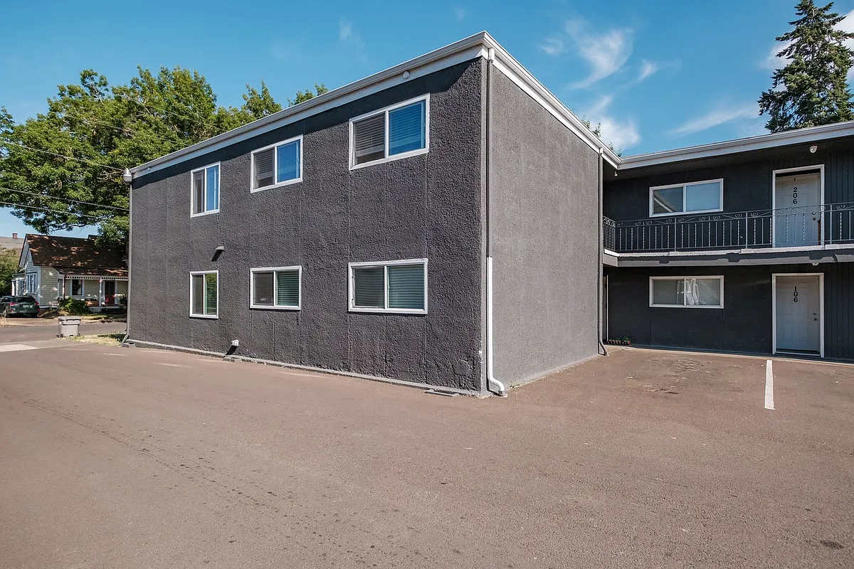 Building Photo - 208 5th Ave SE #204