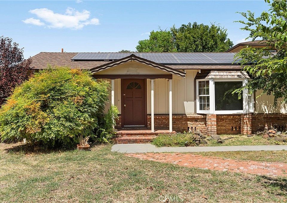 1st image of 1696 Oak Way