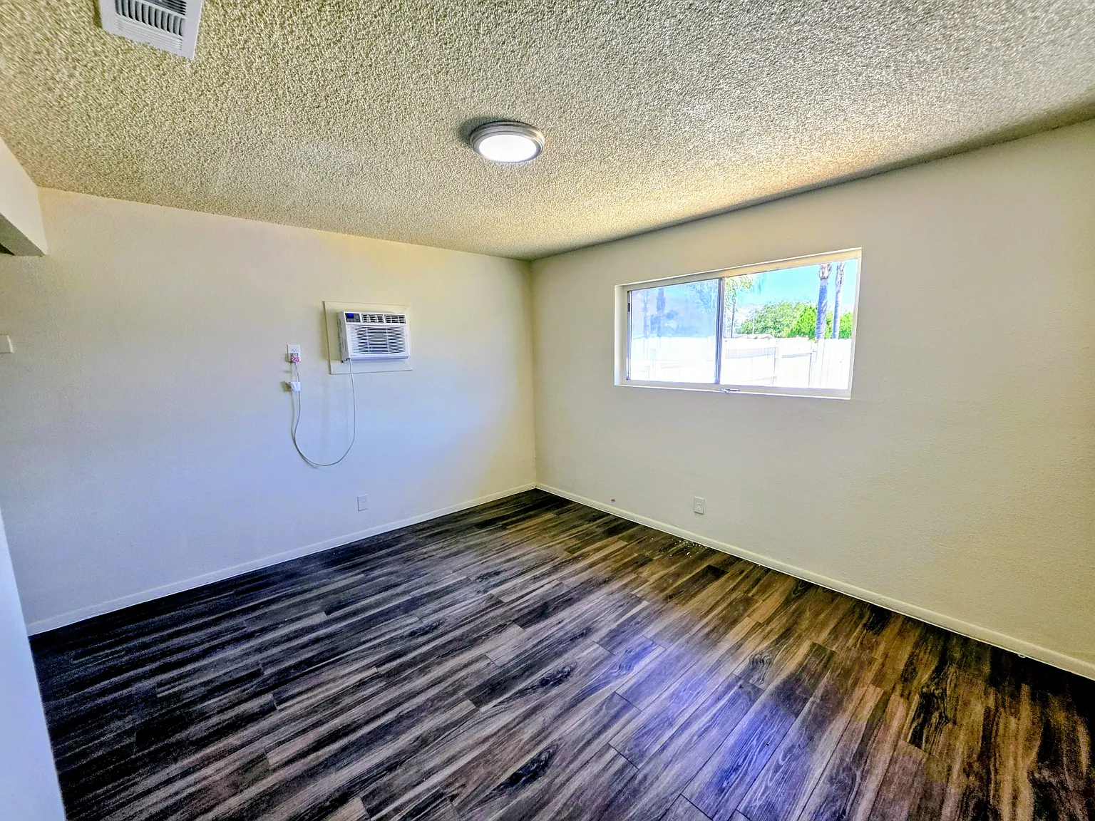 3 bed, 1232 sqft, $2,595 — Photo 4