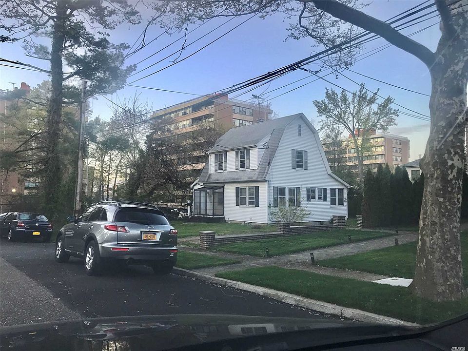 1st image of 1033 Burton St