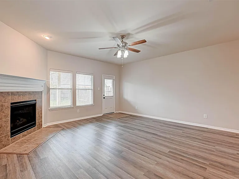 2815 Mustang Hill Ln — Photo 10