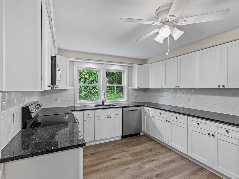 2355 Shepard Ave — Photo 2