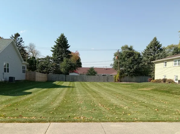 70 S Weston Ave, Elgin, IL 60123