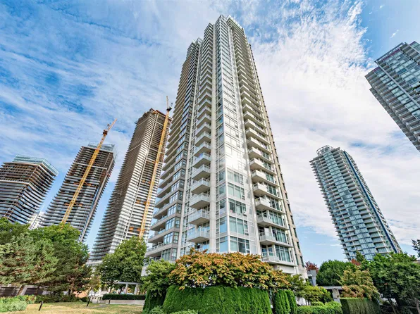 4880 Bennett St #908, Burnaby, BC V5H 0C1