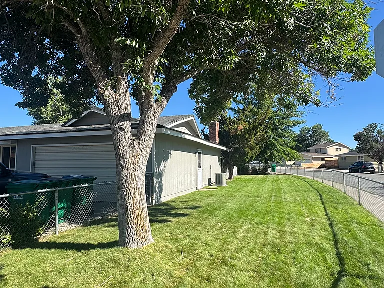 809 Sonoma St — Photo 14