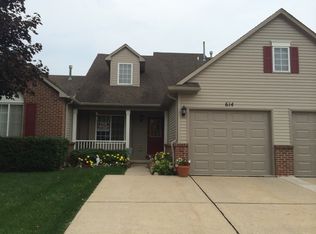 614 Woodberry Ln, Brighton, MI 48116