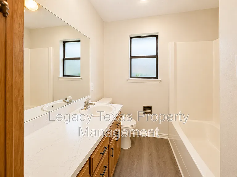 1203 Stonelake Dr — Photo 14