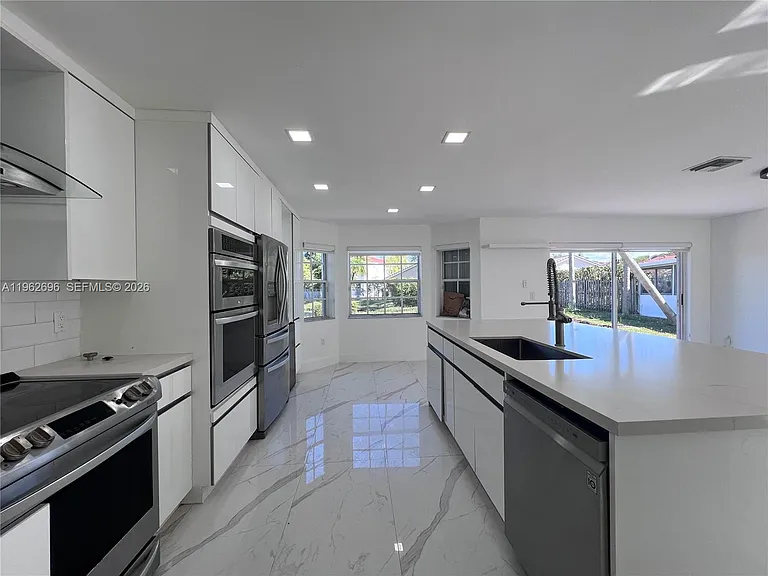 109 Gables Blvd — Photo 7