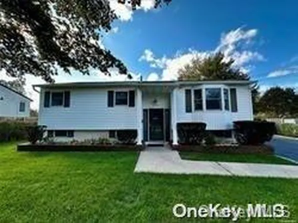 2908 Kane Avenue, Medford, NY 11763