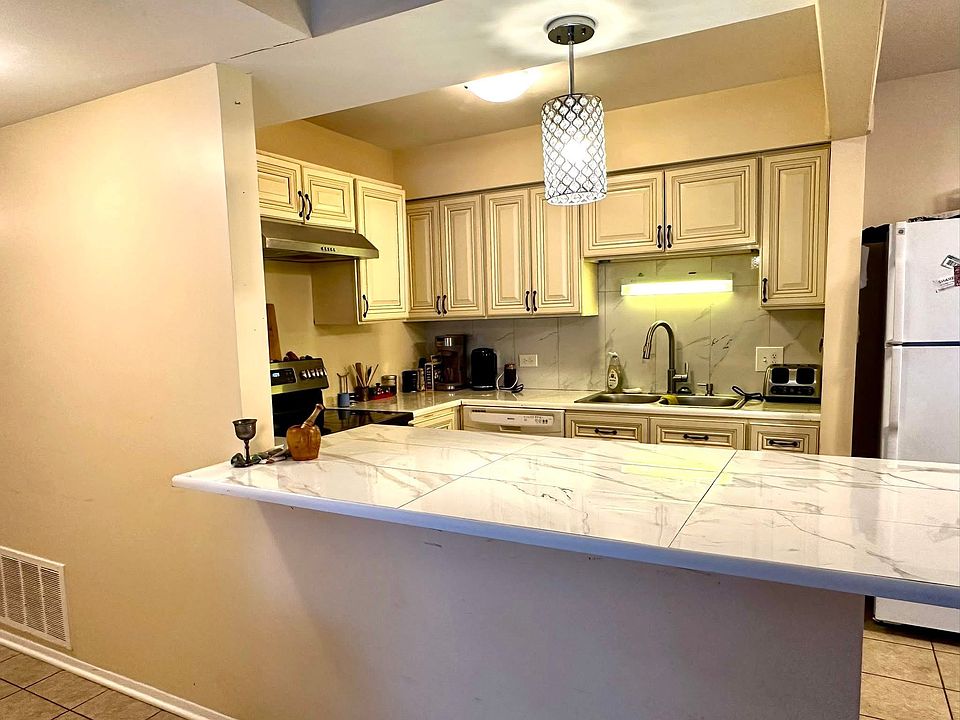 1st image of 6169 Knollwood Dr