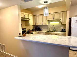 6169 Knollwood Dr, Willowbrook, IL 60527