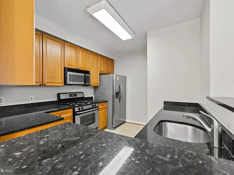 801 S Greenbrier St #215 — Photo 10