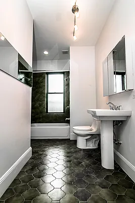 Rented by Nooklyn NYC LLC | media 39