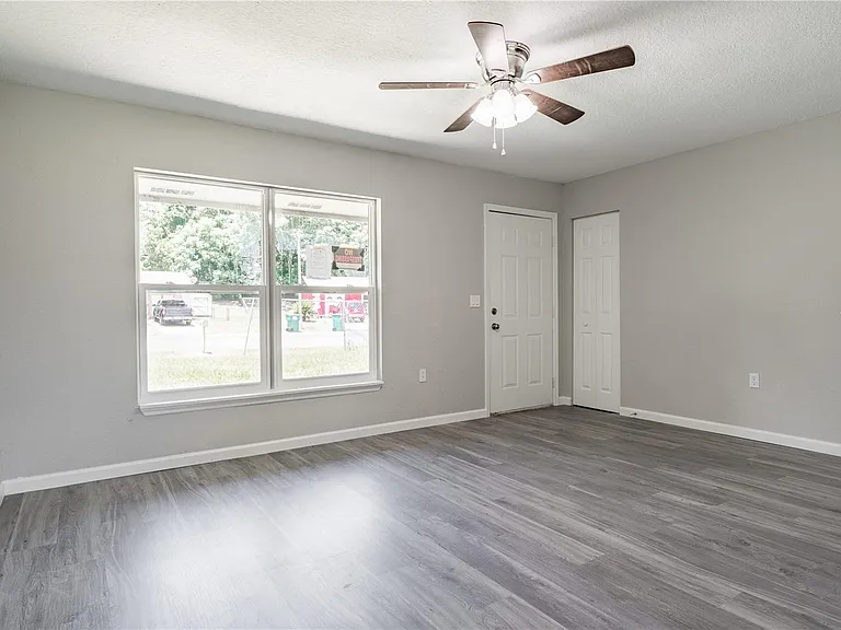 913 April Hills Blvd — Photo 3