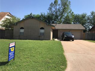 1012 W Main St, Moore, OK 73160