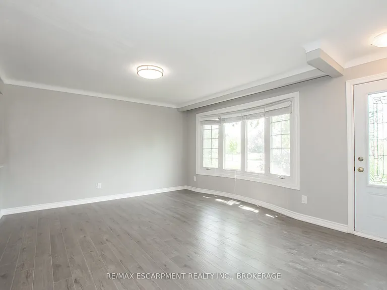 2 Wolfdale Pl #MAIN — Photo 5
