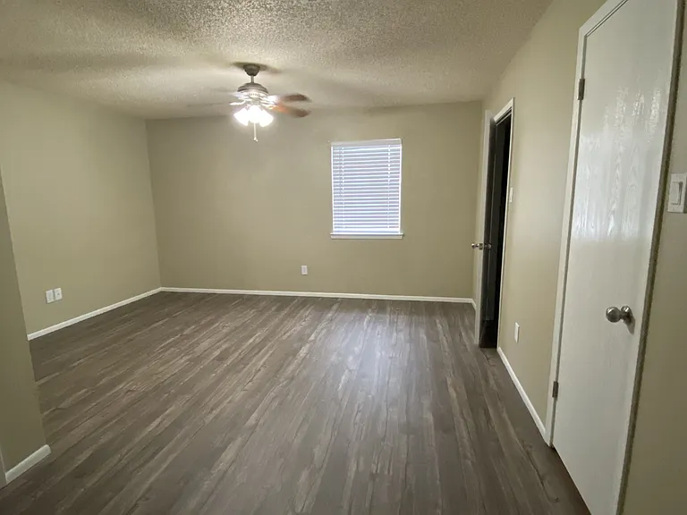 6800 Camden Ln — Photo 16