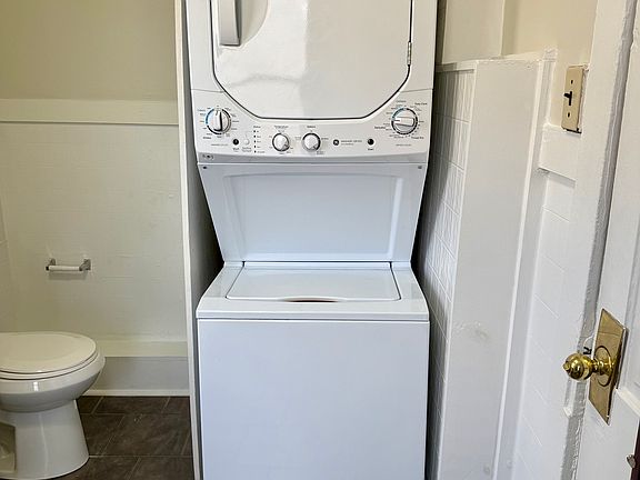 4th image of 411 Lyman Ave #2