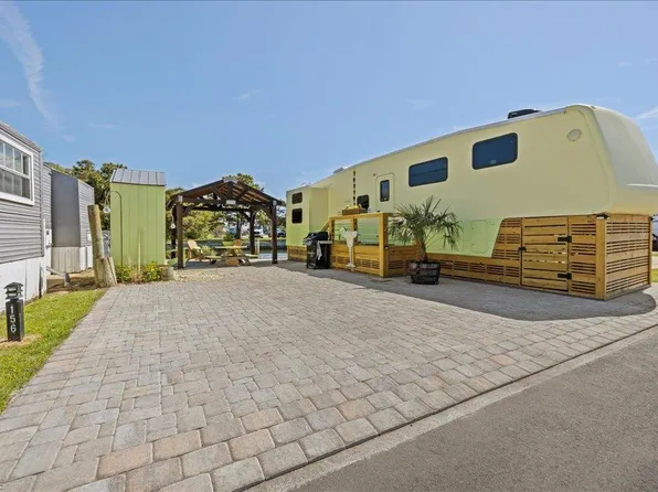 3665 Sandpiper Rd #157, Virginia Beach, VA 23456