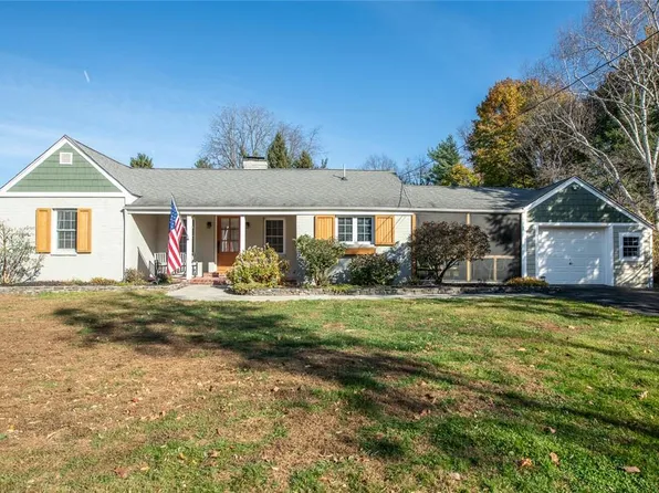 25 Schoolhouse Lane, Poughkeepsie, NY 12603