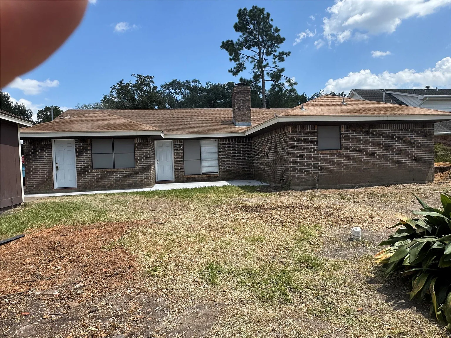 3 bed, 2.0 bath, 1900 sqft, $2,150 — Photo 2