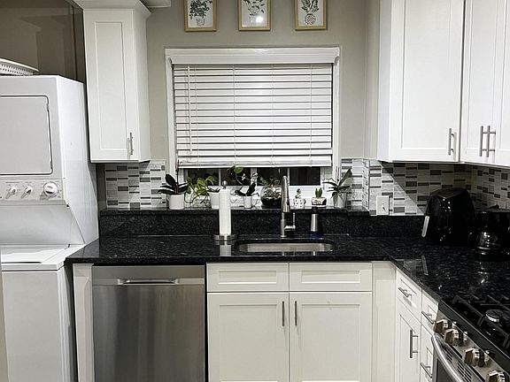 5th image of 3322 Martha Custis Dr