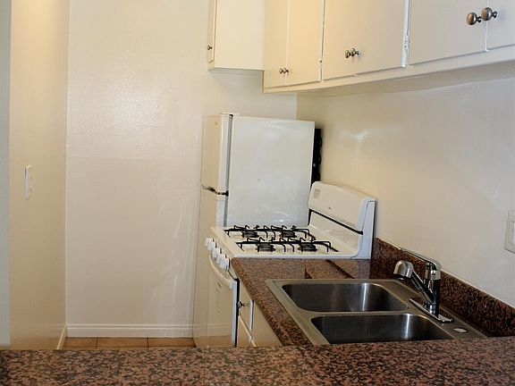 5th image of 1520 Purdue Ave APT 2
