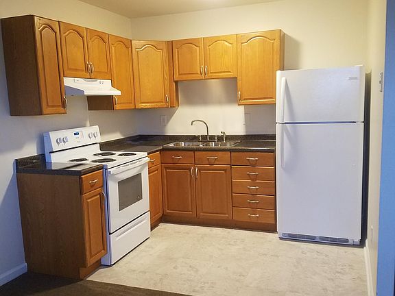 4th image of 13 Spruce Dr #3