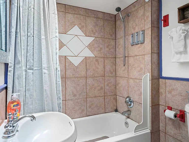 140 W Berger St #B — Photo 12
