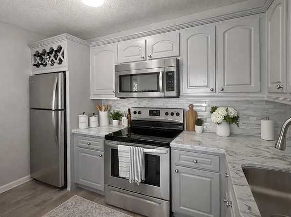 10501 SW 108th Ave #212, Miami, FL 33176